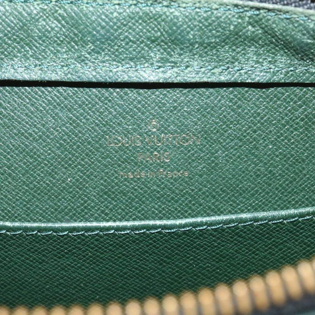 Louis Vuitton Baikal Clutch Epicea Green Taiga Leather – heatstation