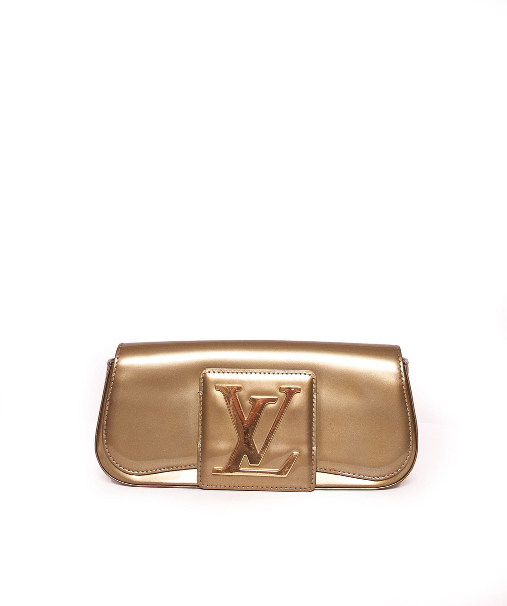 Sobe patent leather clutch bag Louis Vuitton Green in Patent