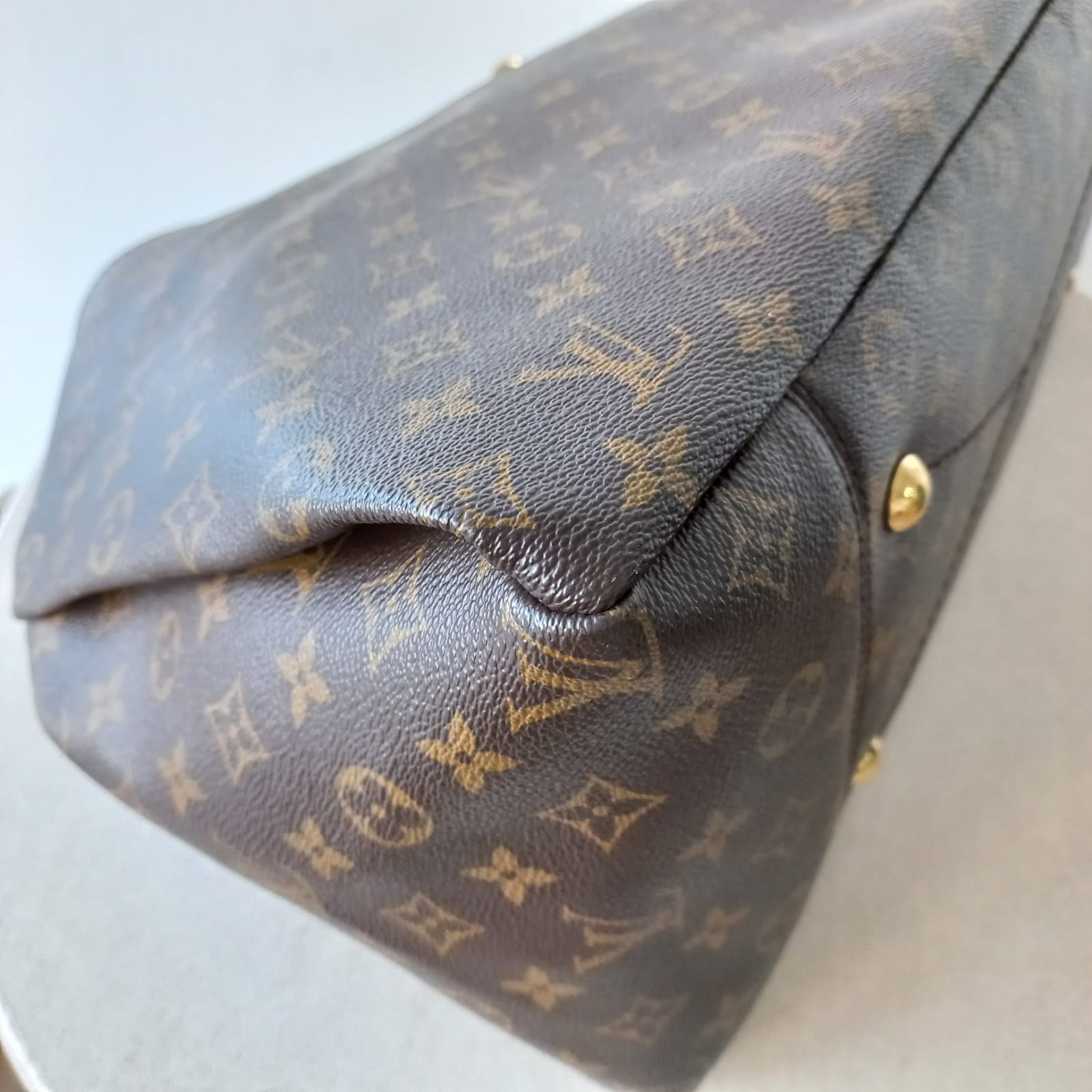 Louis Vuitton Monogram Artsy MM Bag MLI22076