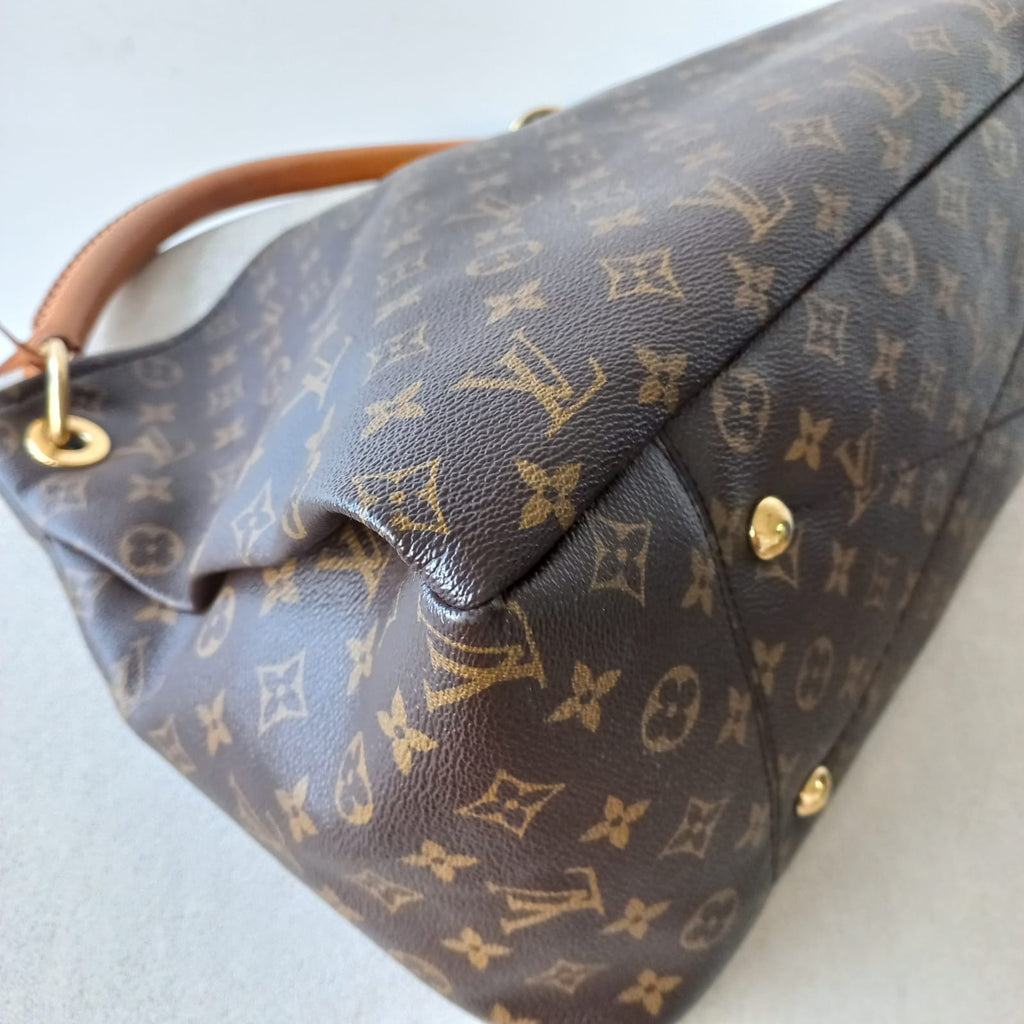 Louis Vuitton Artsy Handbag 267916