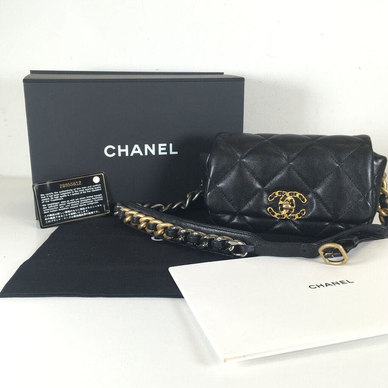Chanel 19 Card Holder With Chain Black Mixed Hardware – Coco Approved Studio