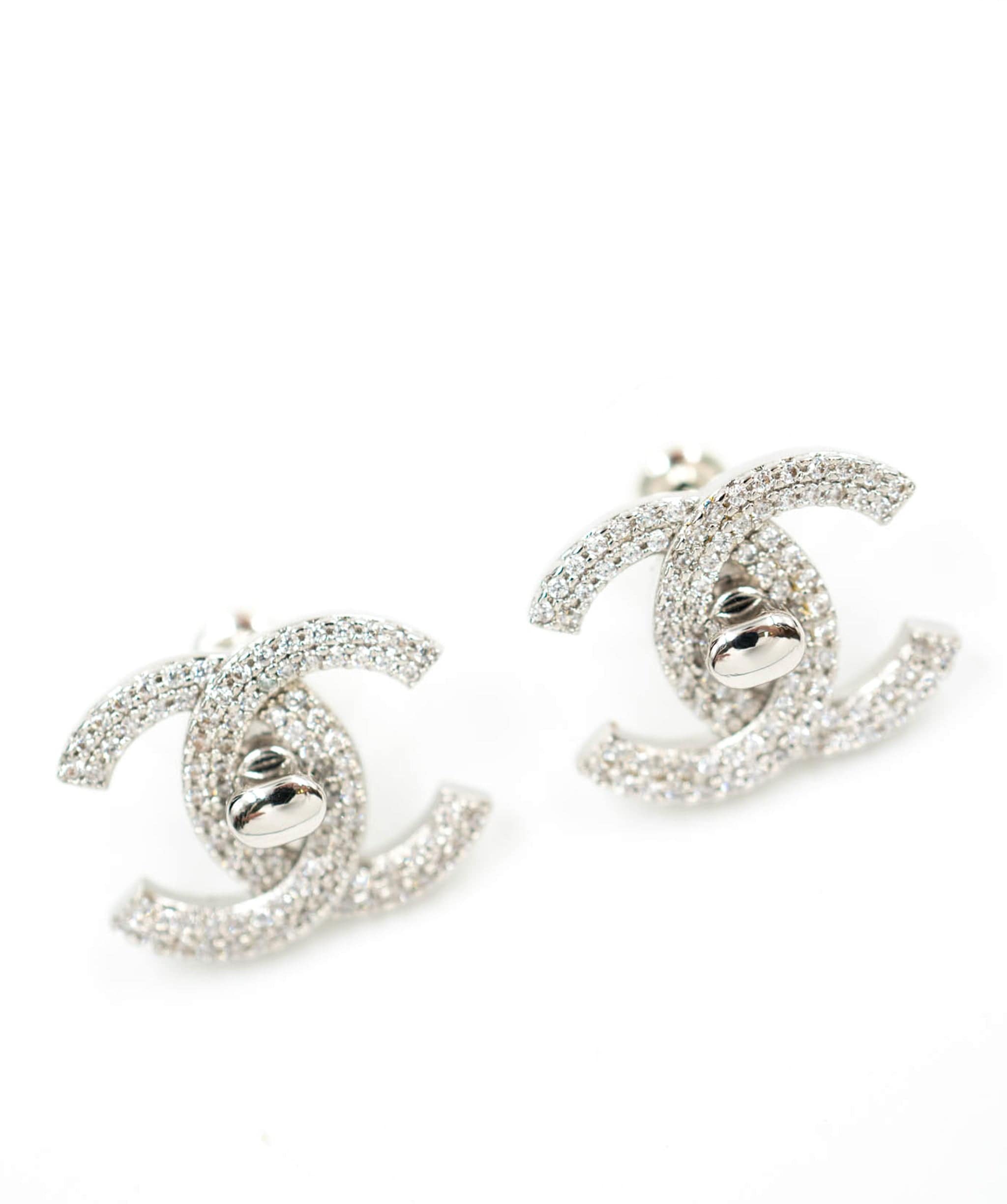 LuxuryPromise Chanel 2022 silver diamante turnlock earrings  AVL1006