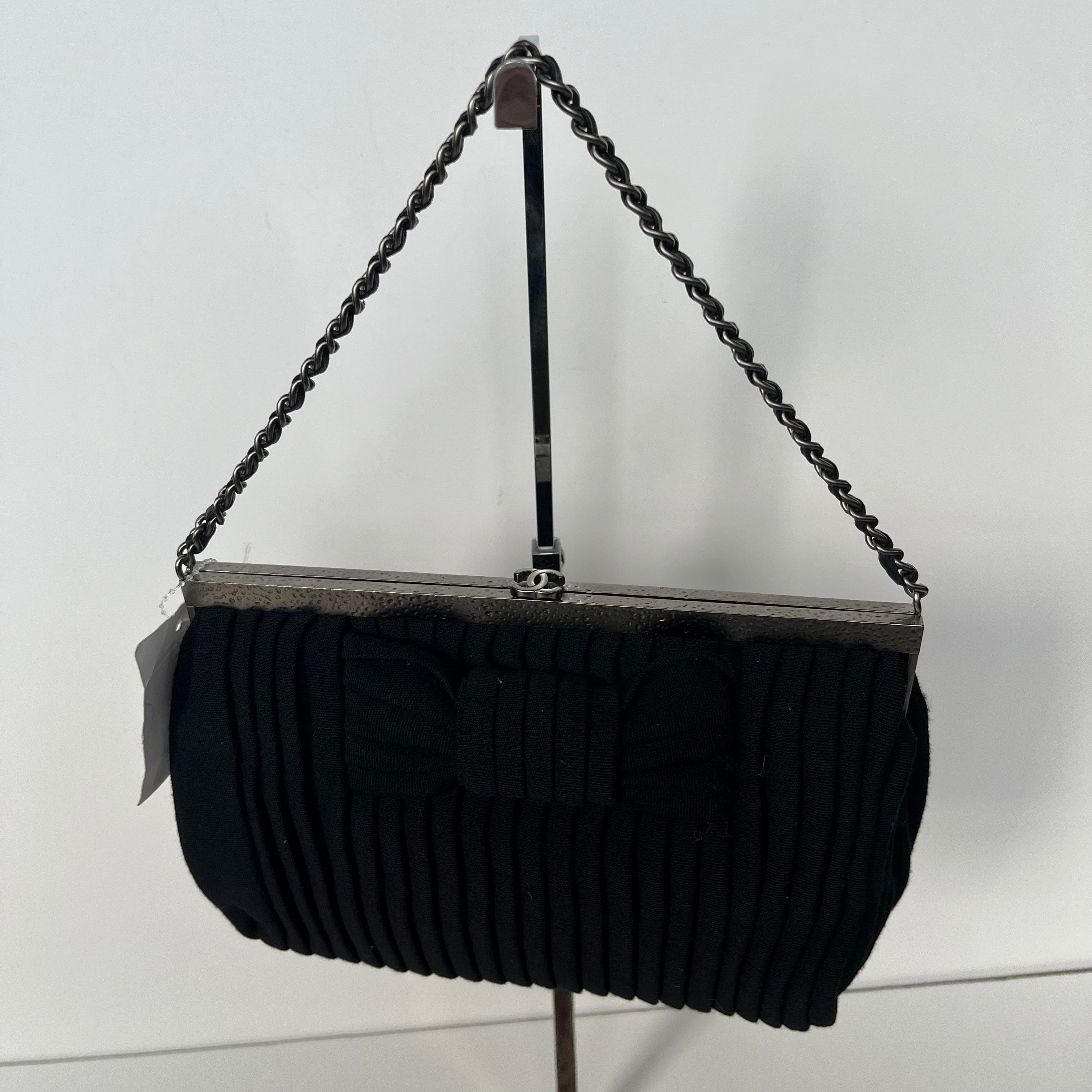 LuxuryPromise Chanel Bow Motiff Chain Bag
