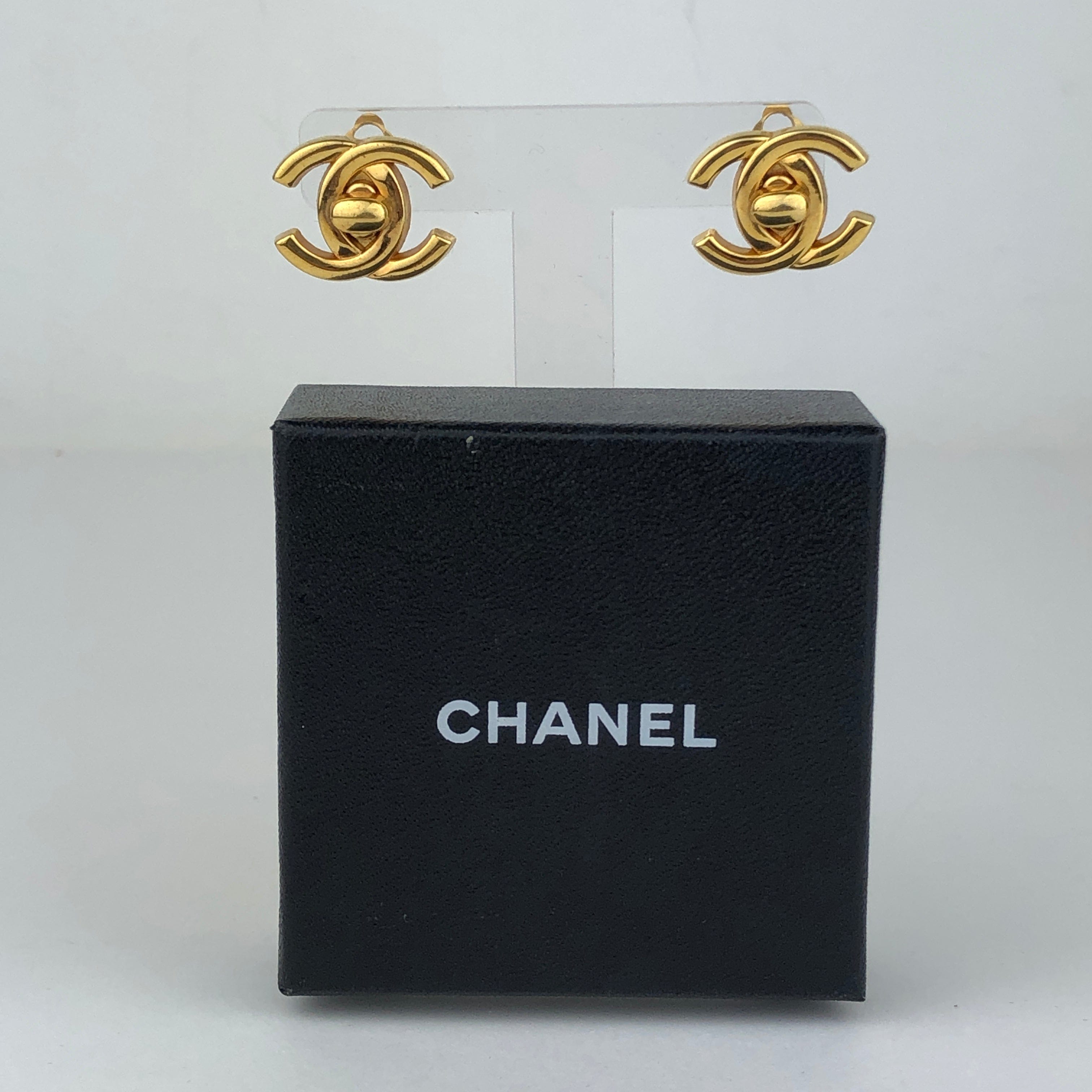 LuxuryPromise Chanel Coco Mark Turn Lock Earrings 96P