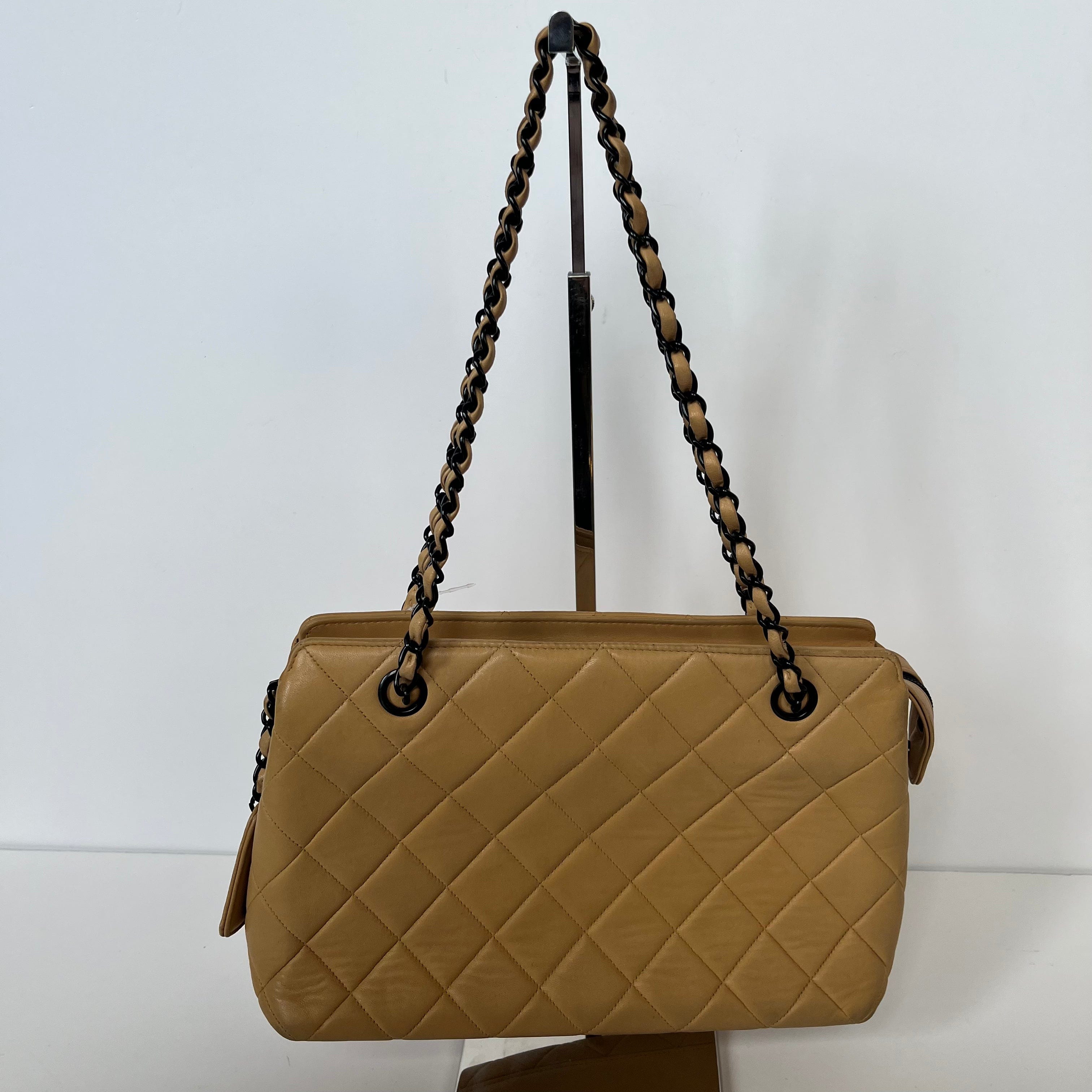 LuxuryPromise Chanel Shoulder Bag