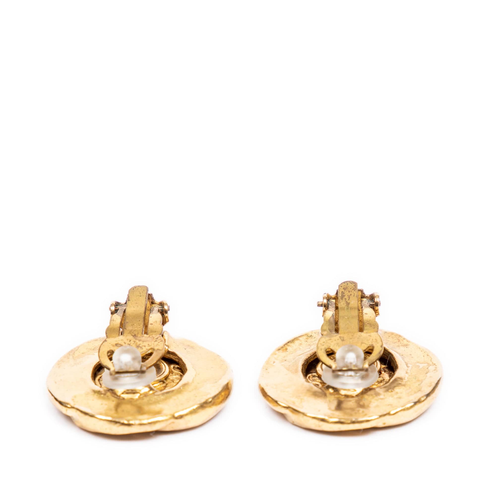 LuxuryPromise Chanel Vintage Round CC Clip On Earrings - AAV4140