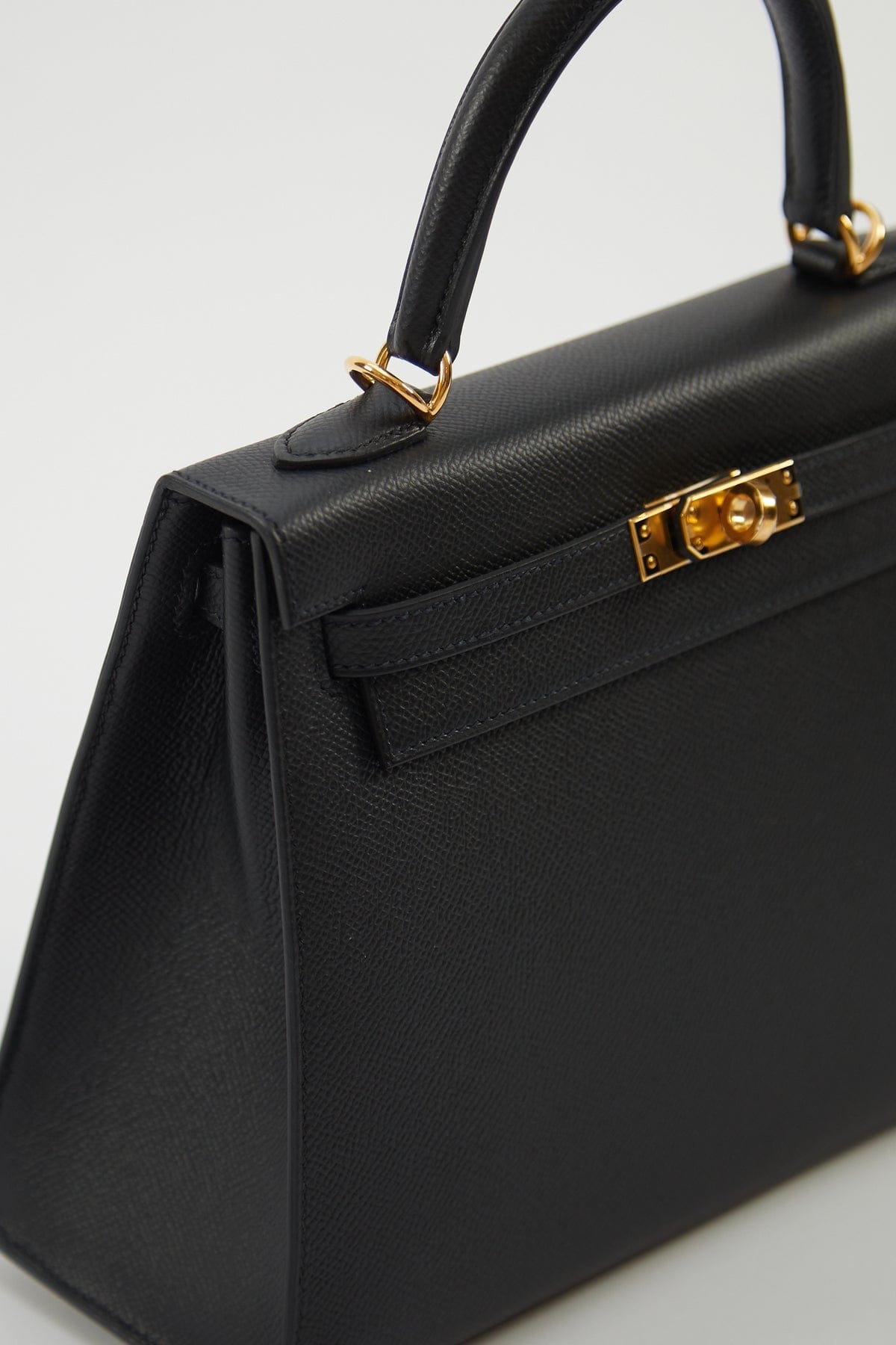 LuxuryPromise HERMÈS KELLY 28CM BLACK Epsom Leather with Gold Hardware