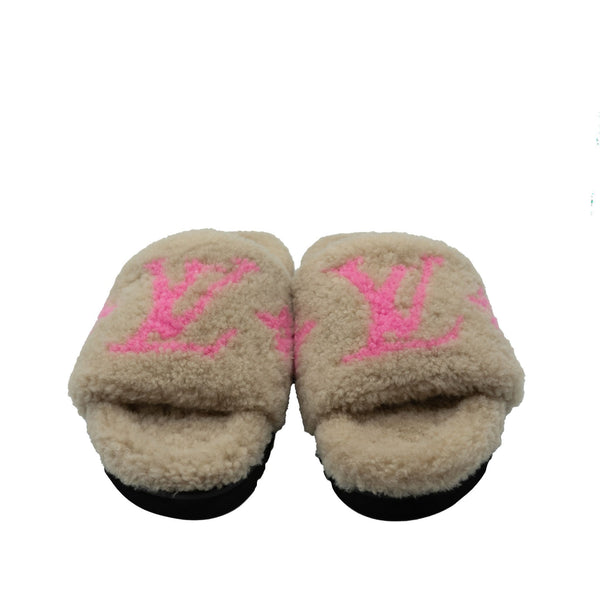 Louis Vuitton Monogrammed Dreamy Slippers in Pink