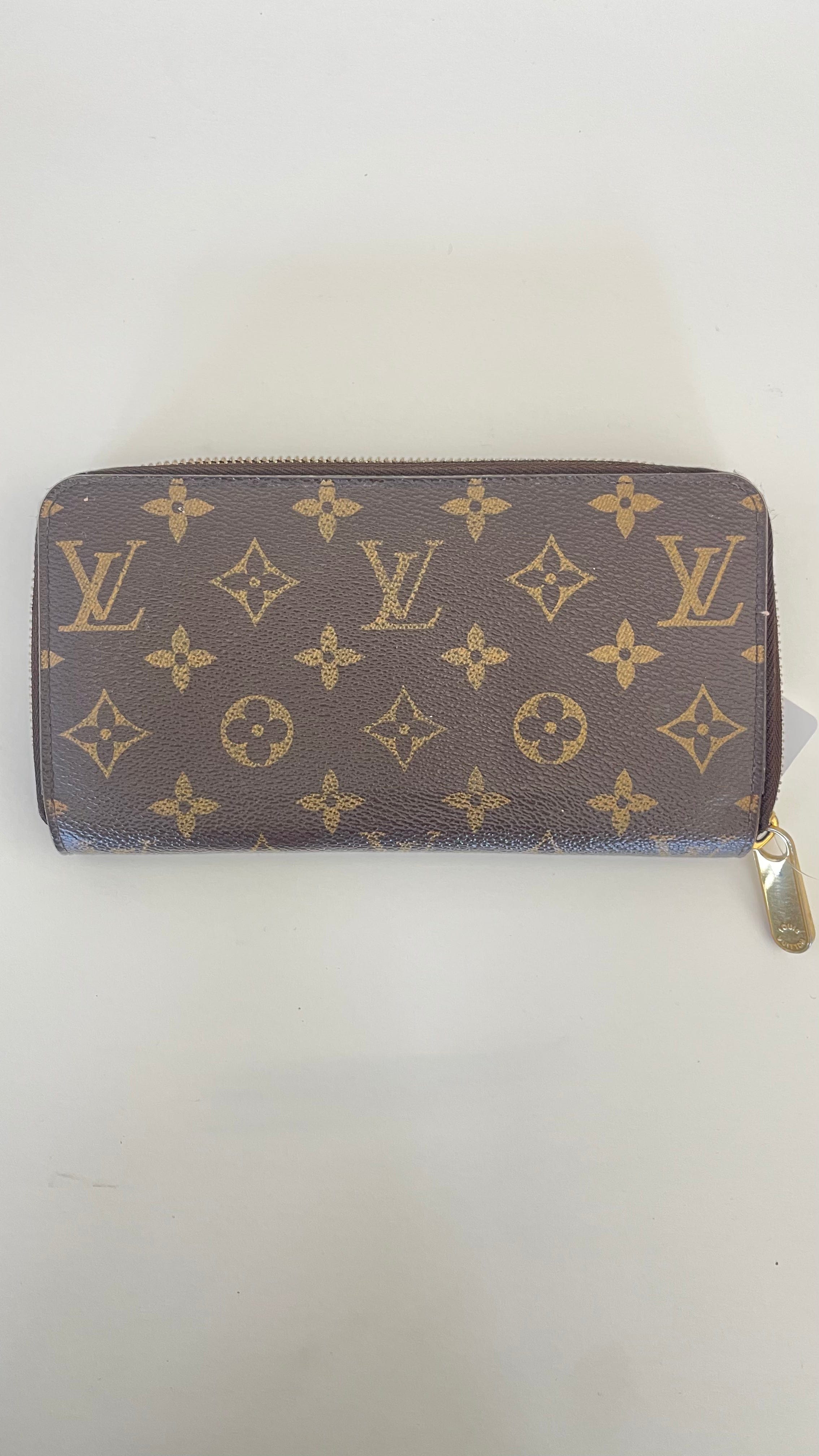 LuxuryPromise LV Zippy Wallet
