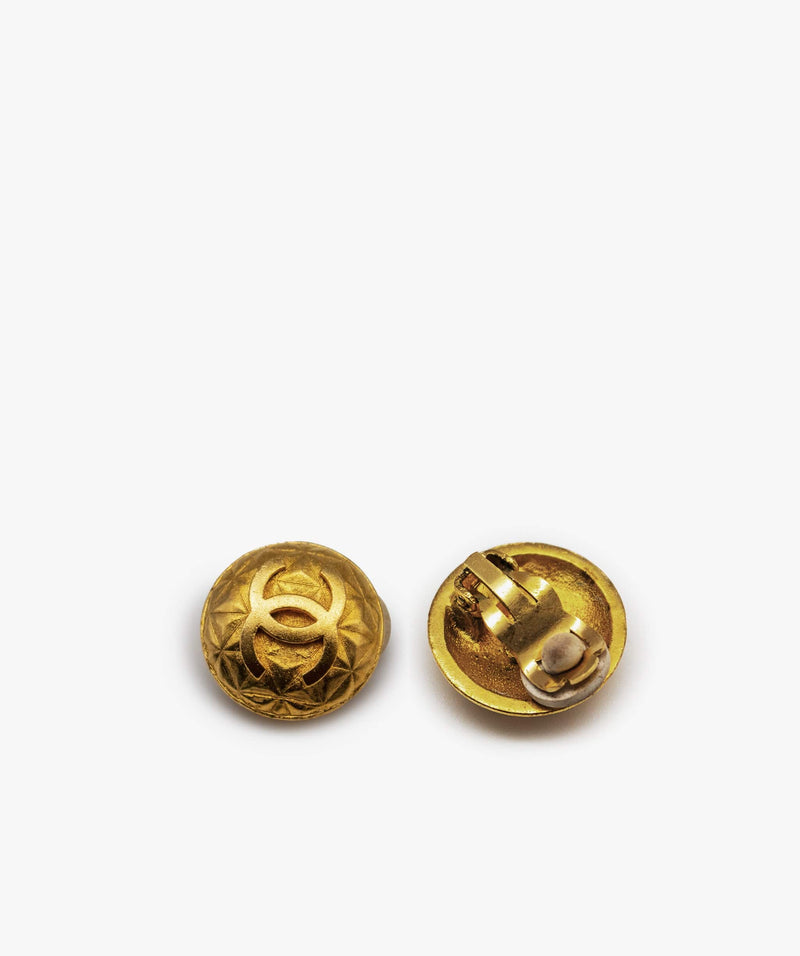 Chanel CC Clip-On Earrings (SHG-5otTcM) – LuxeDH