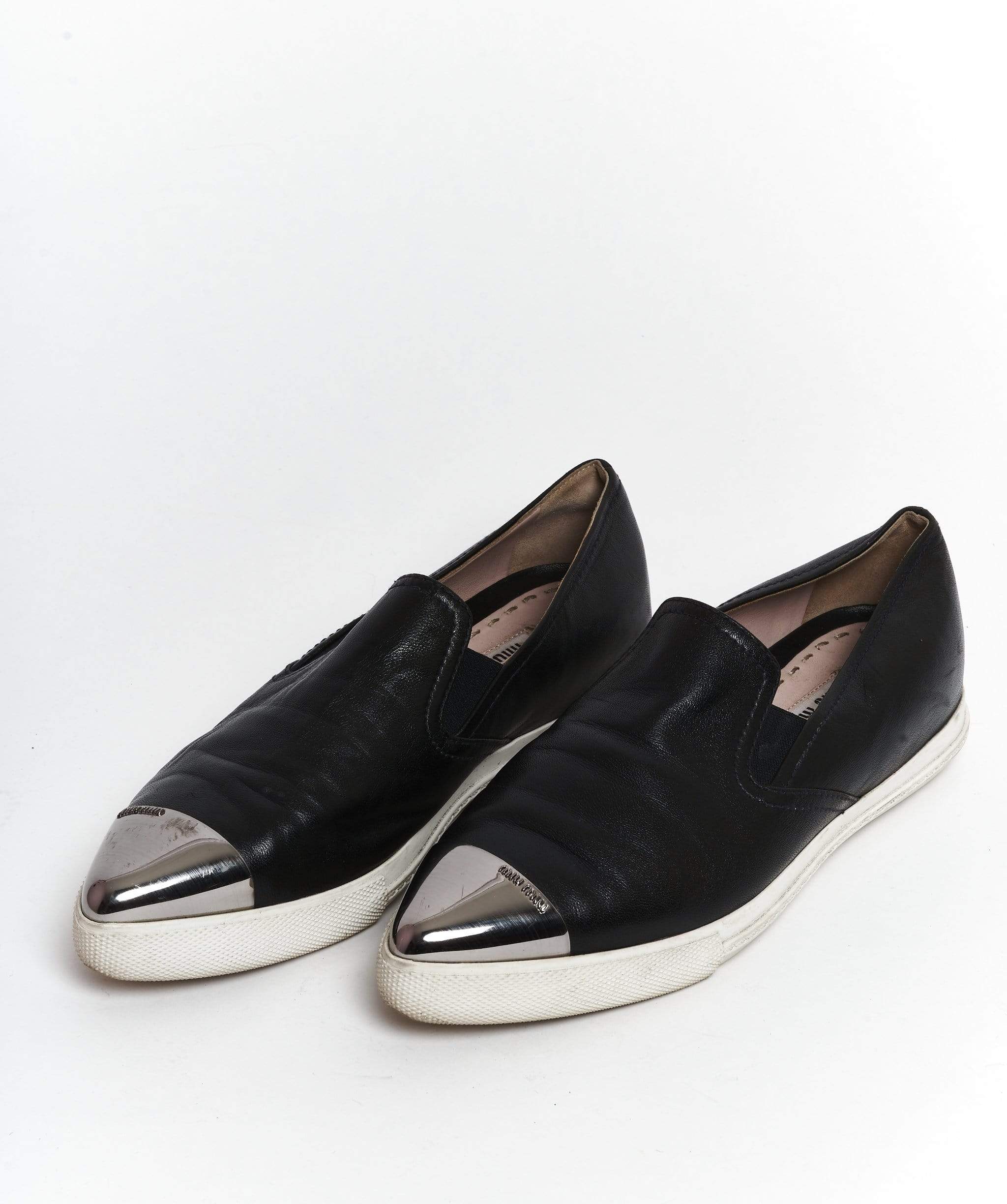 Miu Miu Miu Miu Black pumps with silver toe