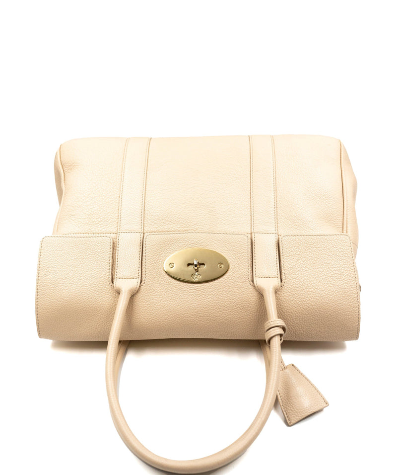 Beige bayswater pebbled store leather bag