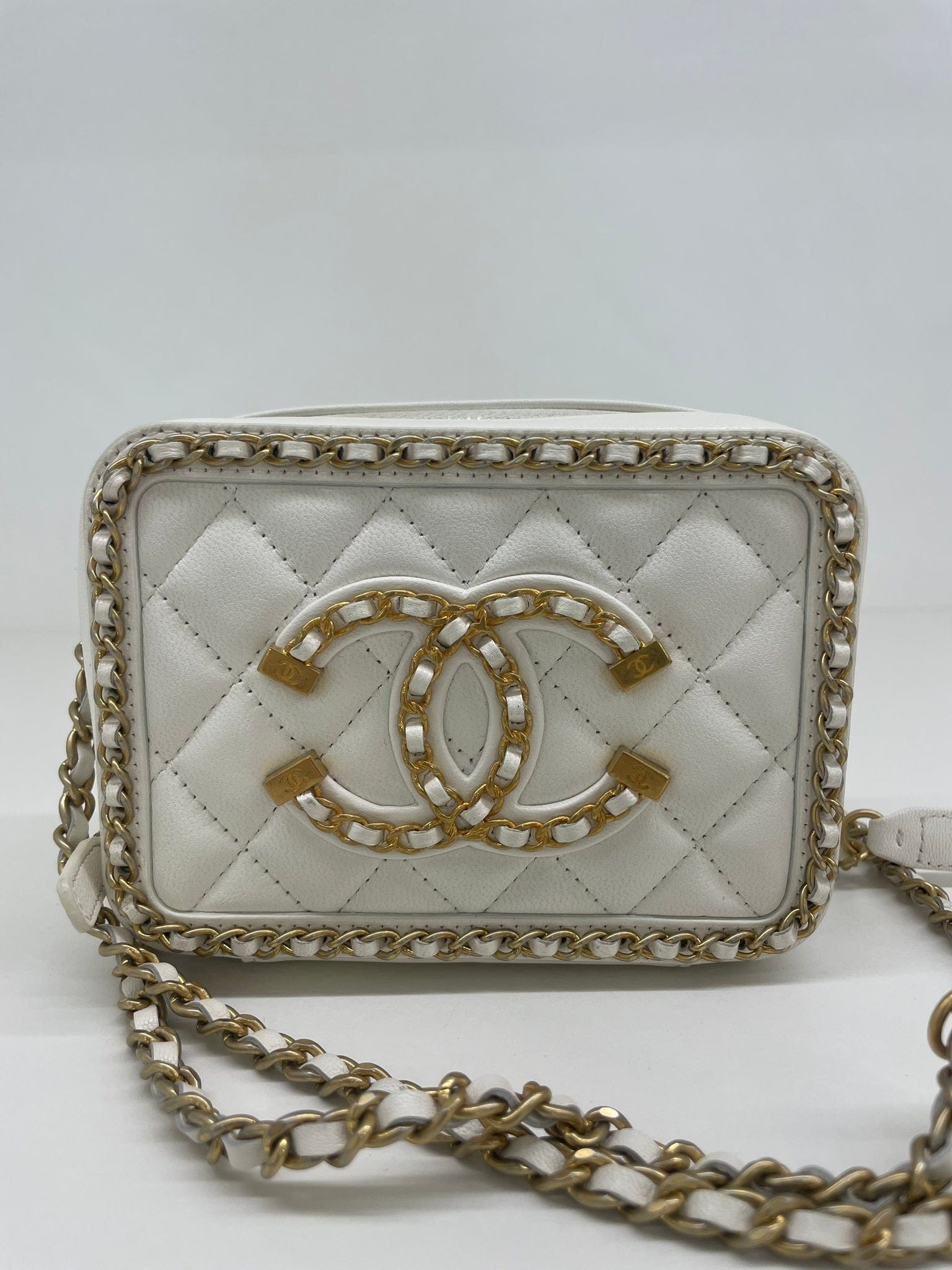 PH Luxury Consignment Chanel White Vanity Small - Chain Detail