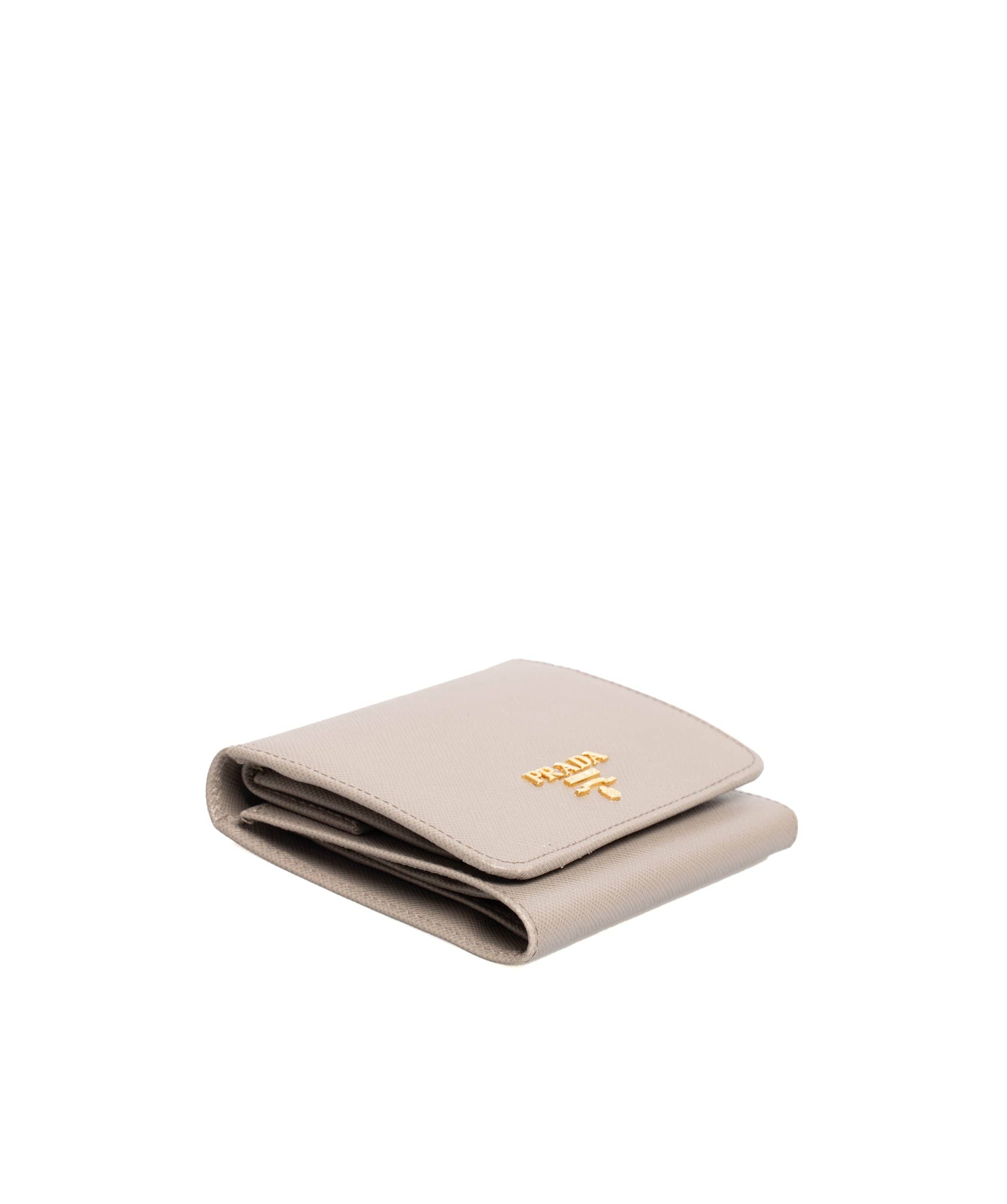 Prada Prada Grey Saffiano wallet - ASL1888