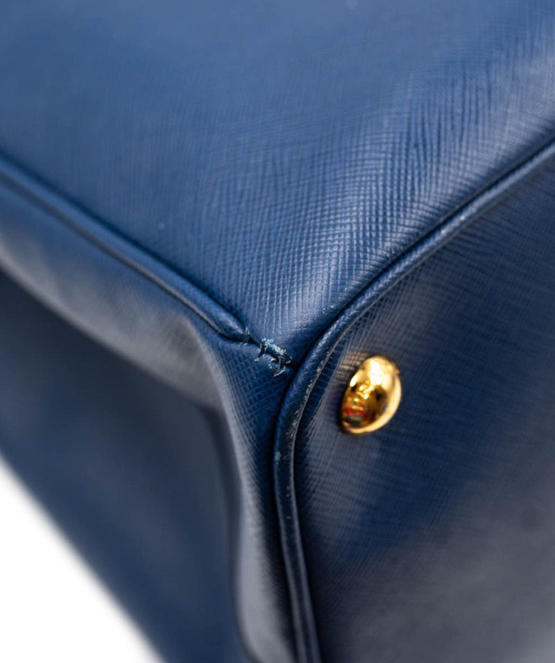 Galleria leather handbag Prada Blue in Leather - 33548654