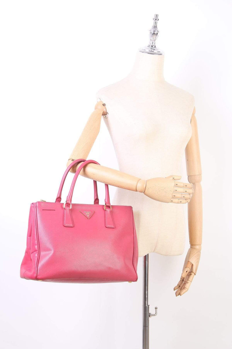 Prada pink best sale saffiano bag