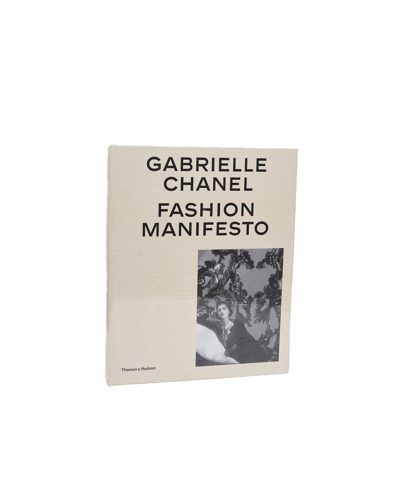 Thames and Hudson Books Gabrielle Chanel - Fashion Manifesto - AWL1385