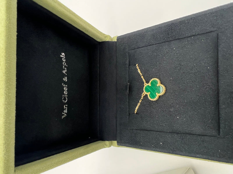 Van Cleef & Arpels Collection Unboxing Vintage Alhambra pendant, Bracelet,  Magic Alhambra earrings 